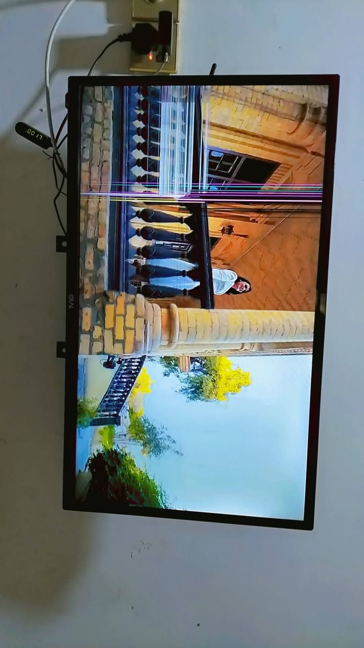 شاشه للبيع حجم 32 بيه ذني الخطوط سبب ضربه من زمان 75المكان الكوفه ***********
