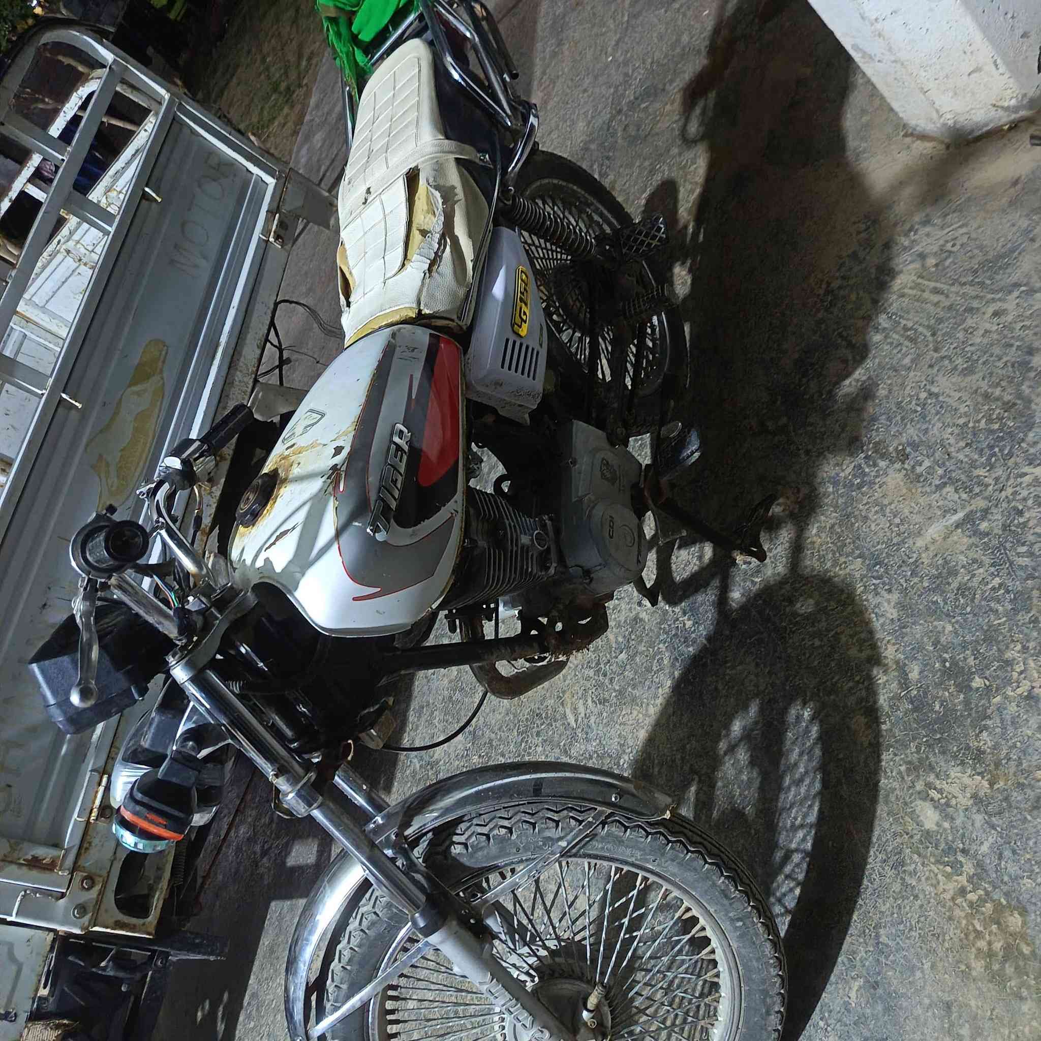 السلام عليكم دراجه للبيع موديل 21 كفاله عامه مكان ديالى كنعان اوراق موجوده رقم الهاتف***********
