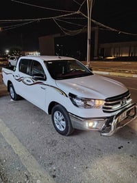 سياره هايلوكس 2024كويتي  اوتماتيك مكفوله من كلشي الصبغ ولبارد والتكحيل...