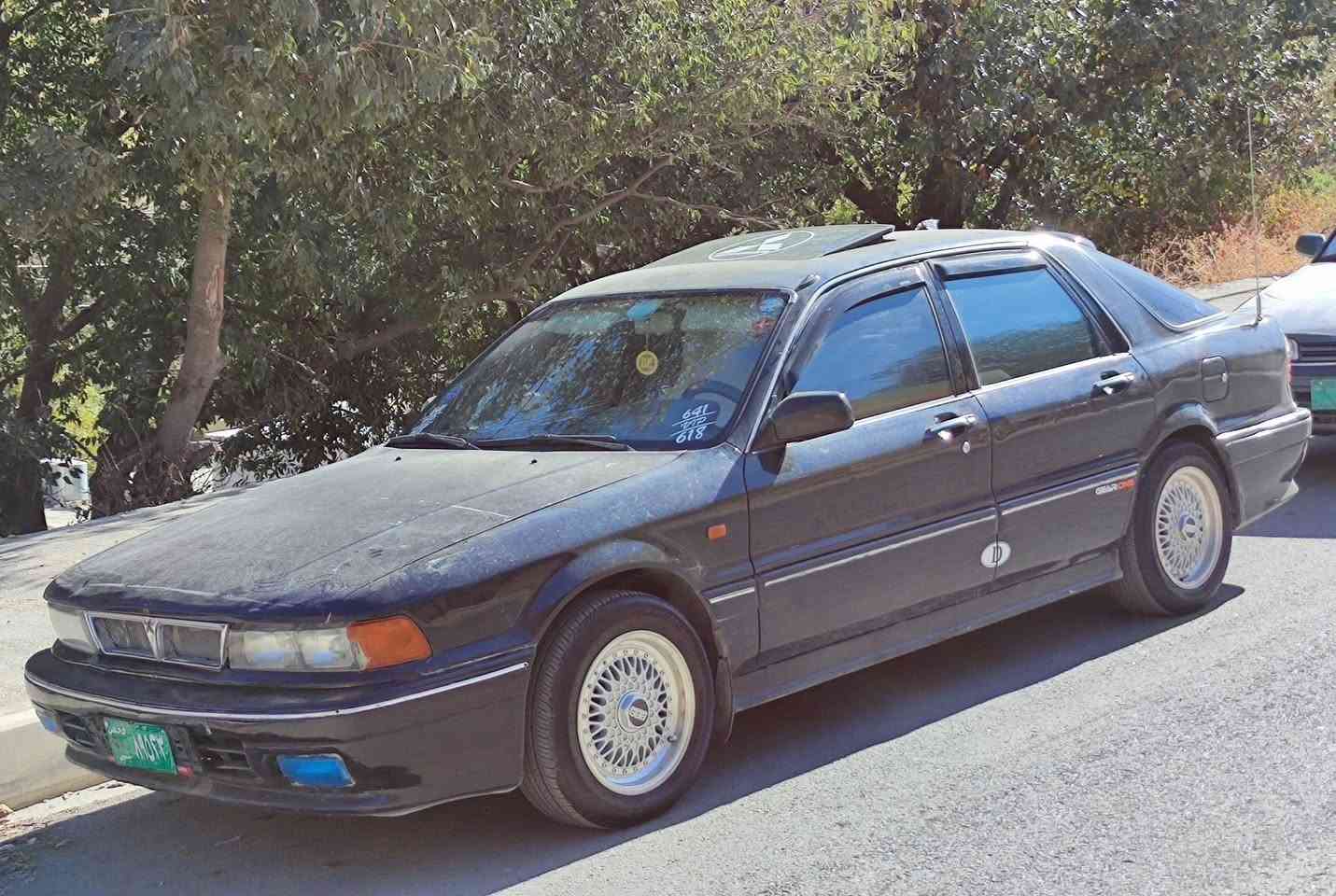 گلاند مۆدیل 1992 مەکینە 63 ئارم و سەنەوی دەهۆک گێر و مەکینە بەشەرت بێ لێدران قفل مەرکەزی و کۆنترۆل سلایت شاشە ئایپاد پێش و پشتەوەی کامیرە تایەو ویلی نوێیە لایت زینۆن کارەبای کامل مەجبوت 
***********
