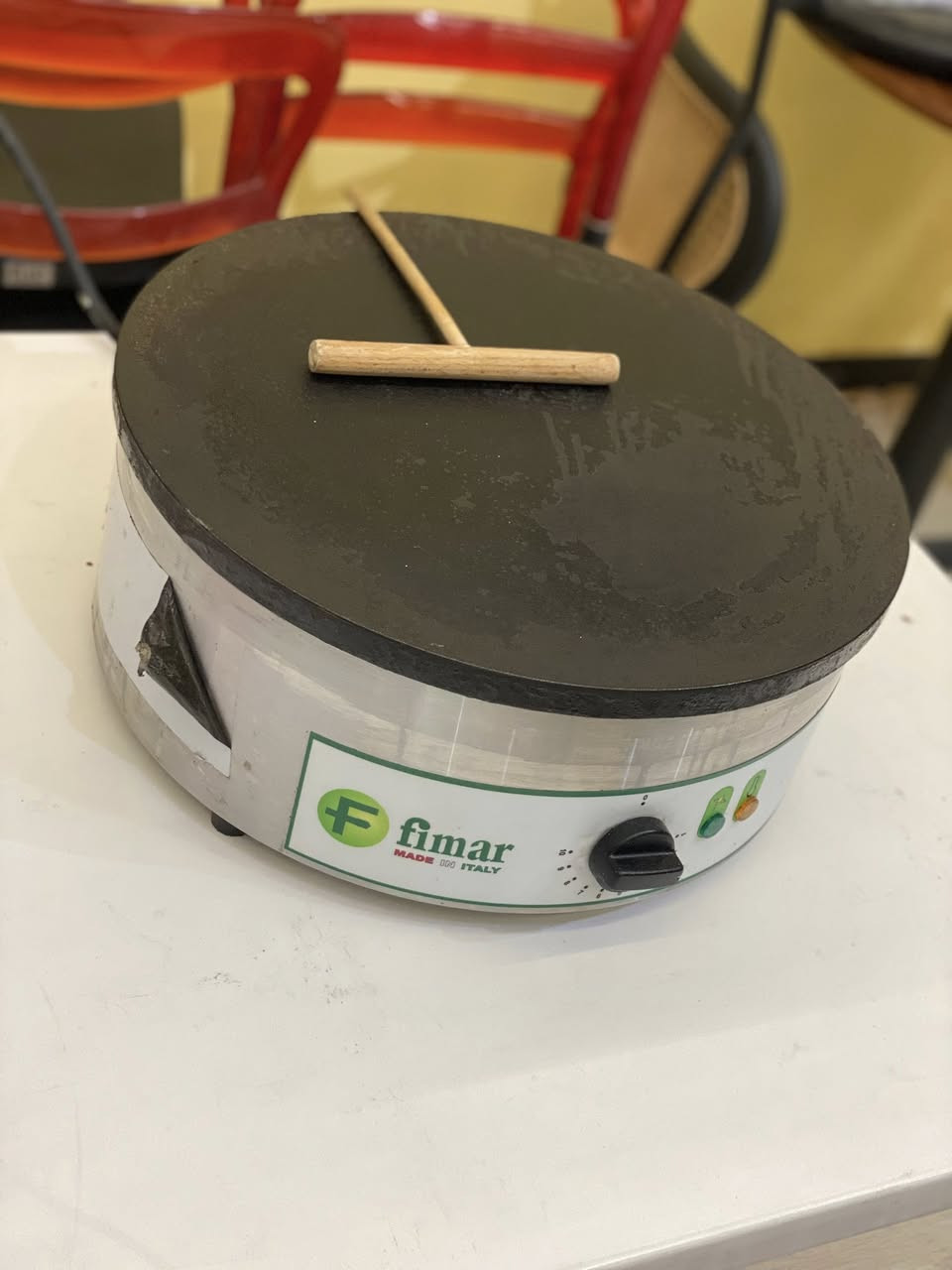 ماكنة كريب صناعية استعمال ٣ اشهر فقط 
للتواصل ***********
