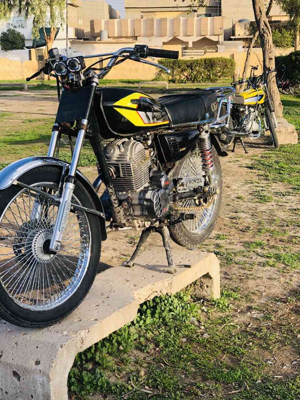 سلام علیکم ماطور لبیع مودیل 2024محرك قفاز 300دراجه كولش نضیفه سعر 725و بی مجال کولش قلیل ***********
