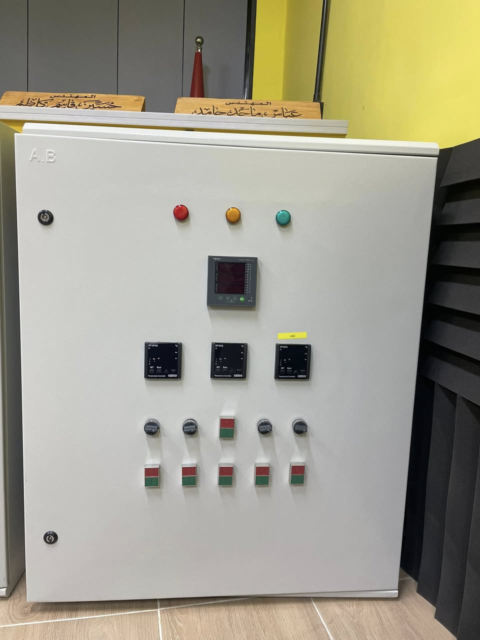 في #عصر_الأتمتة ، نعمل برسالة هندسية ، لا بغاية ربحية..

⚡ نفتخر بتقديم حلولاً مبتكرة في تصميم و تصنيع اللوحات الكهربائية للمشاريع السكنية و الصناعية ، مع ضمان جودة يؤكد التزامنا الصارم بالمواصفات الأوروبية في كل تفصيلة ، حيث أن جميع لوحاتنا مطابقة لمعايير IEC 61439 و IEC 60947 و معتمدة بعلامة CE الأوروبية ، لضمان أعلى مستويات السلامة و الاعتمادية ، كما نُؤكد علىٰ عدم تعاملنا بالمواد الغير اصلية (المقلدة) حتى لو كان ذلك بطلب من العميل نفسه !
⚡ خدماتنا تشمل :
• دعم فني حقيقي مقدم من فريق مُهندسين عالي المهارة.
• توصيل مباشر الى الموقع مع تركيب احترافي.
• صيانة موقعية موثوقة.
• توفير قطع غيار اصلية.

قسم التصميم (اتصال + واتساب) : ‭0787 980 1800‬
الدعم الفني :
eng.hussein_qasim_kadhim@yahoo.com
الادارة : automation.era@yahoo.com
العنوان : بغداد / الشورجة / عكد النصارى / قرب مطعم العمار

#أعلى_معايير_الحماية
#تحكم_ذكي_بالطاقة
#كفاءة_موثوقة_للأنظمة
#هندسة_الطاقة
#SmartElectricalPanels 
#ReliablePowerSolutions 
#IndustrialAutomation 
#EnergyEfficiency 
#MotorControlSystems 
#AdvancedPowerEngineering
