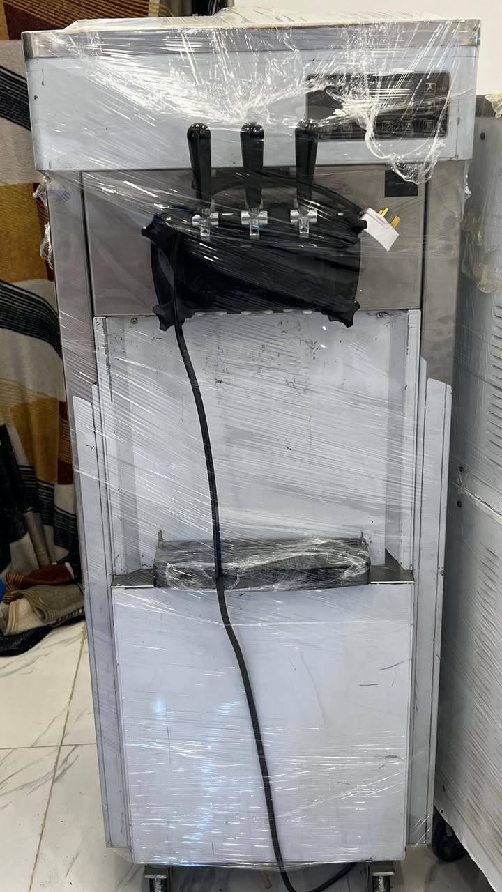 السلام عليكم 
جهاز للبيع 
جهاز ايسكريم
نظافه 90% اكثر 
***********
