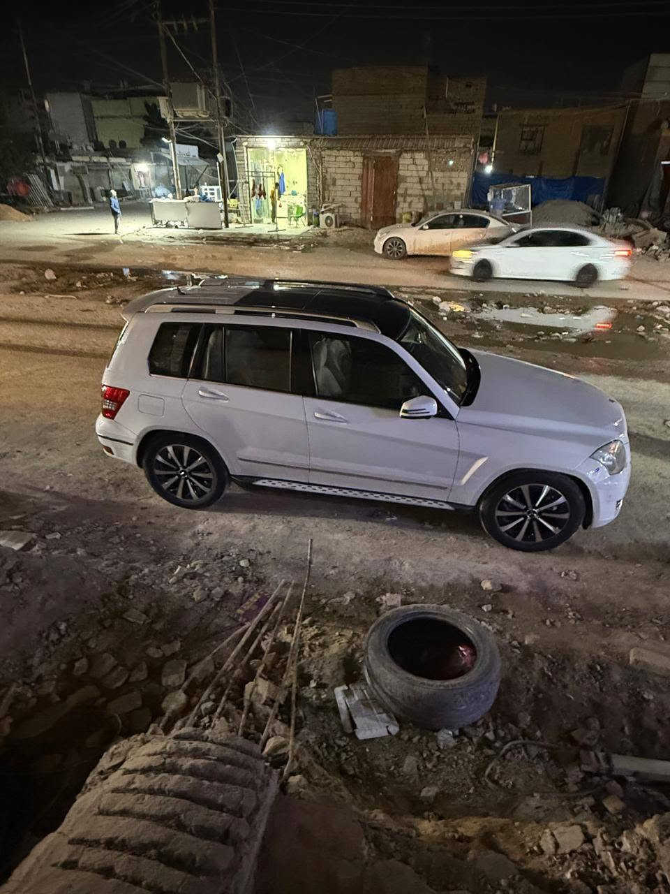 مارسيدس glk300 موديل ٢٠١١ ستة اسلندر رقم اربيل بيها رشتين صبغ اثر شخوط ترهم مراوس حسب القناعة سعرها ١٦٥ وبيها مجال 
اتصال على الرقم *********** وبيه واتساب.
