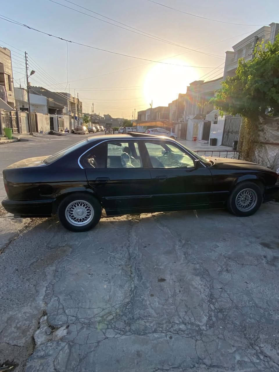 BMW 525 1992 
فوول فوول مواسەفات بەس گێر حادیە کوشن کارەبای کوشن جلد ناو فۆرمیکا پەردەی پشتی کارەبایە سلایتە تاخم تایە و ویل نوێی لەسەرە حیزام بۆیاخە لەسەر ساحە پشت و پێش کەپسە سەنەوی ئەسلی بەشەرتی بەناوکردن سەنەوی مانگی یەک بەسەر چووە هیچ خەرامەی لەسەرنیە بۆسەحرەکە ٤٥ وەرەقە و مەجال بۆ زانیاری زیاتر پەیوەندی بکەن بە کۆرەک ***********
وەتسئاپ ***********
