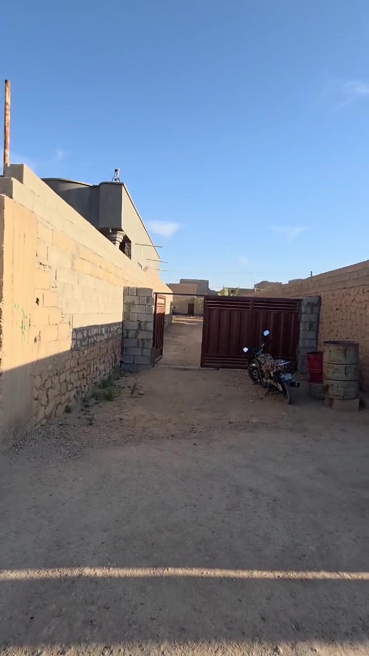 للبيع . منزل قديم في محافظة الأنبار قضاء القائم ناحية الكرابلة النهضة الشرقيه 
# خلف أسواق النهضة الشرقيه غرب مدرسة النهضة الشرقيه 
# مساحة القطعه المشيد عليها المنزل ٨٦٠ متر 
# سعر المنزل ٤٠ مليون وبي مجال 
# باقي التفاصيل مذكوره با الفيديو 
# للاستفسار اكثر مراجعة مكتب 🏢 المانعي او الاتصال على الأرقام 
***********
***********
***********
***********
