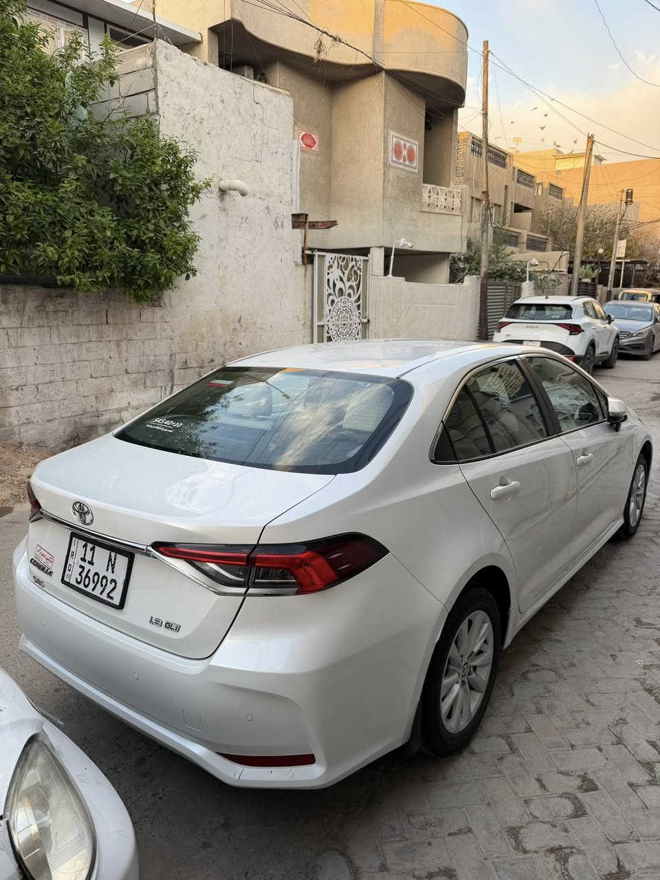 السلام عليكم تويوتا كورلا 2023 خليجي (SAS ساز) ام الضمان 
رقم بغداد باسمي 
فول مواصفات 1/1  GLI 
حجم المحرك 1800 بانزين
دخول ذكي بصمة تشغيل بصمة 
فتحة سقف سلايت  
دشبول ديجيتل  
تبريد قطعتين 
كشاف لايت لد 
مرآة داخلية عاكسة 
حساس امامي خلفي 
مري شفط
اشاير مري 
تبريد شاشة 
دخل ابيض 
لايت اوتو يصعد وينزل
جام 4 اوتو 
شاشة اصلية ابل كار بلي 
فول واحد ع واحد لسيارة ع ايد وحدة من الزيرو لحد الان 
مكفولة كفالة عامة بيها بس بارد بل جاملغ امامي 4 اصابع بارد غيرها مكفولة كفالة عامة وبيها كم شخط بل دعامية بسيطات السيارة ماشية 48 الف كيلو متر هزه جديدة رقم جديد ومكان السيارة بغداد البنوك للاستفسار : ***********
