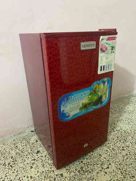 ثلاجه 5 قدم للبيع السعر 75الف ***********
