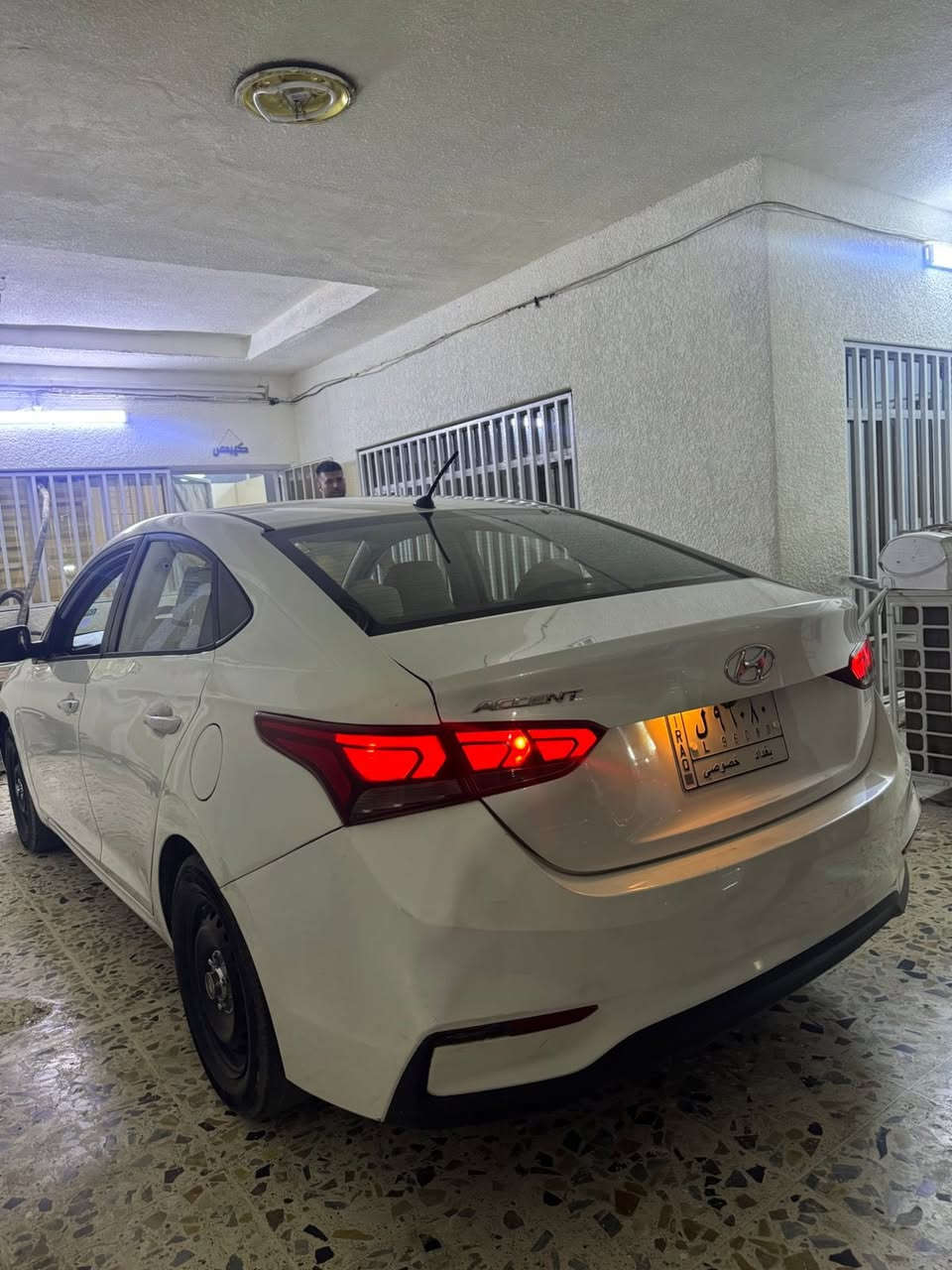 اكسنت وارد امريكي موديل 2019 حادثها كما موضح بالصور وبيها صبغ صفحة لان الباب والجاملغ بالحادث بيهن طبرات لذالك نصبغ بيها صفحة بدون دواخل خلاص. 
السيارة بأسمي. رقم بغداد 
مكانها بغداد حي العامل. 
السعر 10700$ وبيها مجال شي بسيط 

***********
