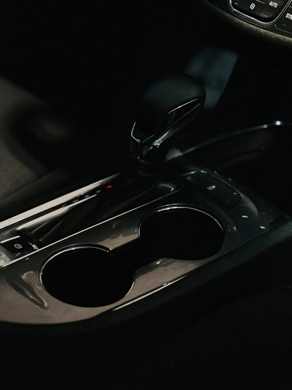 #شركة نجوم_ابو ظبي _لتجارة_السيارات_الأمريكية
السلام عليكم ورحمة الله وبركاته
نقدم ____ لكم         
_________________________
اسم السيارة : شوفرليت ماليبو
الفئة :       LT
الموديل :2023
اللوحة : رقم اربيل مميز 
نوع الضرر :  صلاح جزء من البنيد فقط/ صور الحادث مرفقة 
____
المواصفات............
محرك 4 سلندر
منراما 
بصمة تشغيل
بصمة ابواب 
اريل نڤگيشن 
تبريد قطعتين
كشن مخمل كهرباء
هيتر كشنات
شاشة كبيرة
اوتو هولد 
اوتو ستوب 
هاند بريك بصمة 
Apple carplay 
Android auto 
نظام ملاحة 
نظام تثبيت السرعة 
وبعد هواي مواصفات غنية عن التعريف بفئة LT 
________اهلا ومرحبًا بكم في اي وقت 

العنوان النجف الاشرف حي الجامعة مقابل المدينة المائية
السيارة معروضة للبيع فقط
للأستفسار الاتصال على 
 *********** علي المحنه
/*********** محمد النجم
