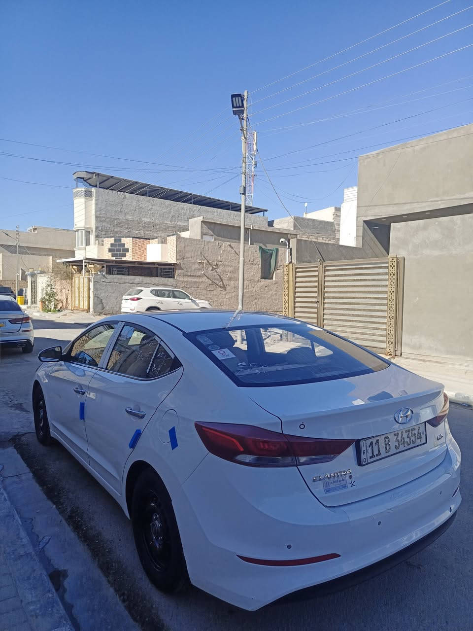 النترا 2017 خلجي للبيع فول مواصفات فتحه/تحكم ستيرن جهتين/اشاير بالمري/بكلايت لد/تبريد قطعتين/ بارد بالداير مدكر الخلفي جهة عكس السايق
صبغ لحد القبق مال البانزين بالمدكر الخلفي جهة السايق 
وبيها رصعات خفيفه  شرط الفحص كلشي موضح بالمنشور
باقي كفاله
 
سياره ماشيه 150الف كيلو 

فول مواصفات GLS 2017 معروفه 
5ويل كب حجم17  ملاحضه هذا الويل البيها مو وياها انطيك ويل كب البلادي 17حجمه 
محرك 2000دوش كير AT 
مكفولات من الفتح 
سعرها 149وبيها مجال
رقمها بغداد الجديد بأسمي 
السنويه لل27    البصرة حي المهندسين
***********
