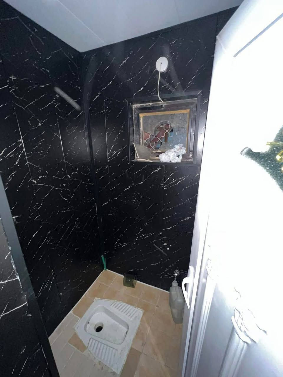 للأيجار مشتمل طابق ارضي معزول عزل تام في #السيديه 📍
مساحه 300 متر ✅

يحتوي على 2 نوم وصاله وهول حولي ومطبخ وخدمات عدد 3
وحديقه كبيره وكراج كبير ايضا *️⃣

الموقع السيديه الضباط 📍

الأيجار 900 الف قفل 🔒 
_______________________________________
للأستفسار اكثر تفضلو بزياره مكتب الطائي للعقار 💎
السيديه شارع المركز عماره شركه السراب للمطابخ ✔️

او الأستفسار ع الارقام ادناه 📞↘️↘️ (متوفر واتساب )📌🔛
***********
