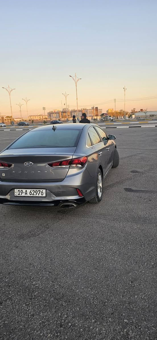 السلام عليكم
سوناتا موديل2019 وارد أمريكي 
فول مواصفات عده الفتحه
مكينه 2400 
مواصفات: 
بصمه 
لد امامي نهاري وخلفي 
رادارات كامله 
فول تحكم استرين 
مانع تزحلق
مثبت سرعه
حساسات كامره. 
حادثها باب واحد صبغ 
سيارة جديده بحاله الوكاله رقم الهاتف *********** سعر مناسب
