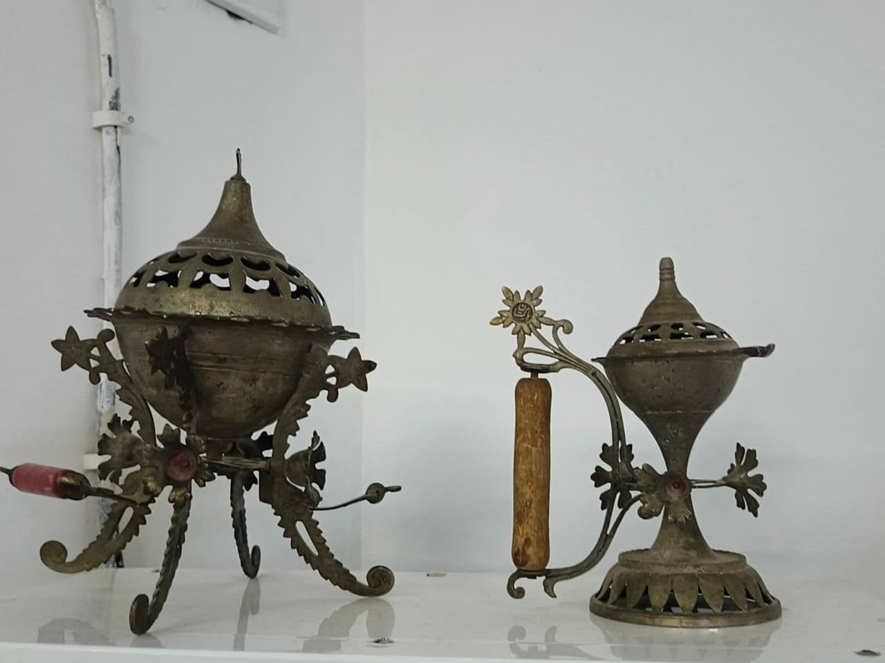 السلام عليكم ورحمه الله وبركاته 🦋🇮🇶🦋زوج مباخر قديم شغل باكستان نظافه تامه خاليات من ضرر وعيب للاستفسار خاص او الاتصال على الرقم التالي (***********)(كرار الشيخ)
