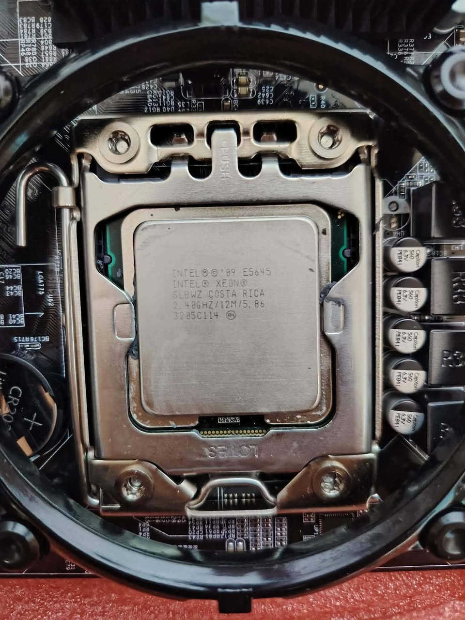 مذبورد كامله معا مبرد وروامات ومعالج
المعالج xeon E5645 
الرامات8g 4×2 ddr3
مبرد هوائي
يجي وياه الحديدة الخلفية
وكذالك ايضا كيبل ساتا
بعده جديد غير مستعمل
السعر40الف معا التوصيل
اللاستفسار: *********** واتساب
او ادخلي خاص ماسنجر
