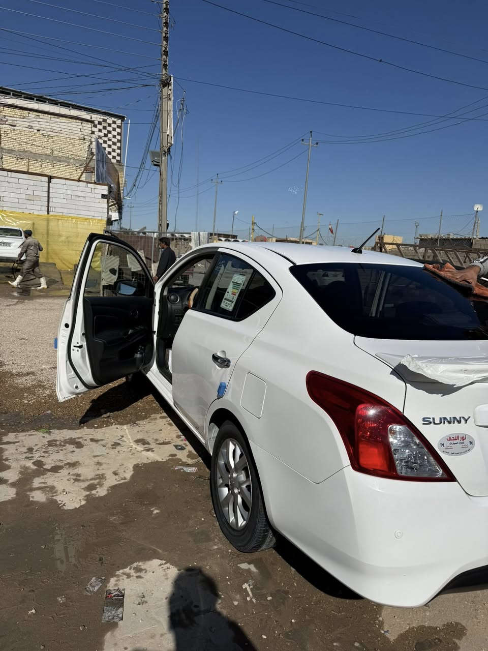 نيسان سني موديل 2023 ماشيه 39الف  بعدها على وضع الشركه بيها فقط بنيد مبدل وبيها بارد 
أربع جام كهرباء 
اشاير بلمري 
نضام اي بي إس مانع انزلاق 
كامره خلفيه 
حساس خلفي 
شاشه تدعم كار بلي 
ويل كب 
تحكم ستيرن 
سنويه لل 32 
وكاله بأسمي مكانها بالنجف السعر ١١٧ وبيها مجال الشراي بخدمته ***********
