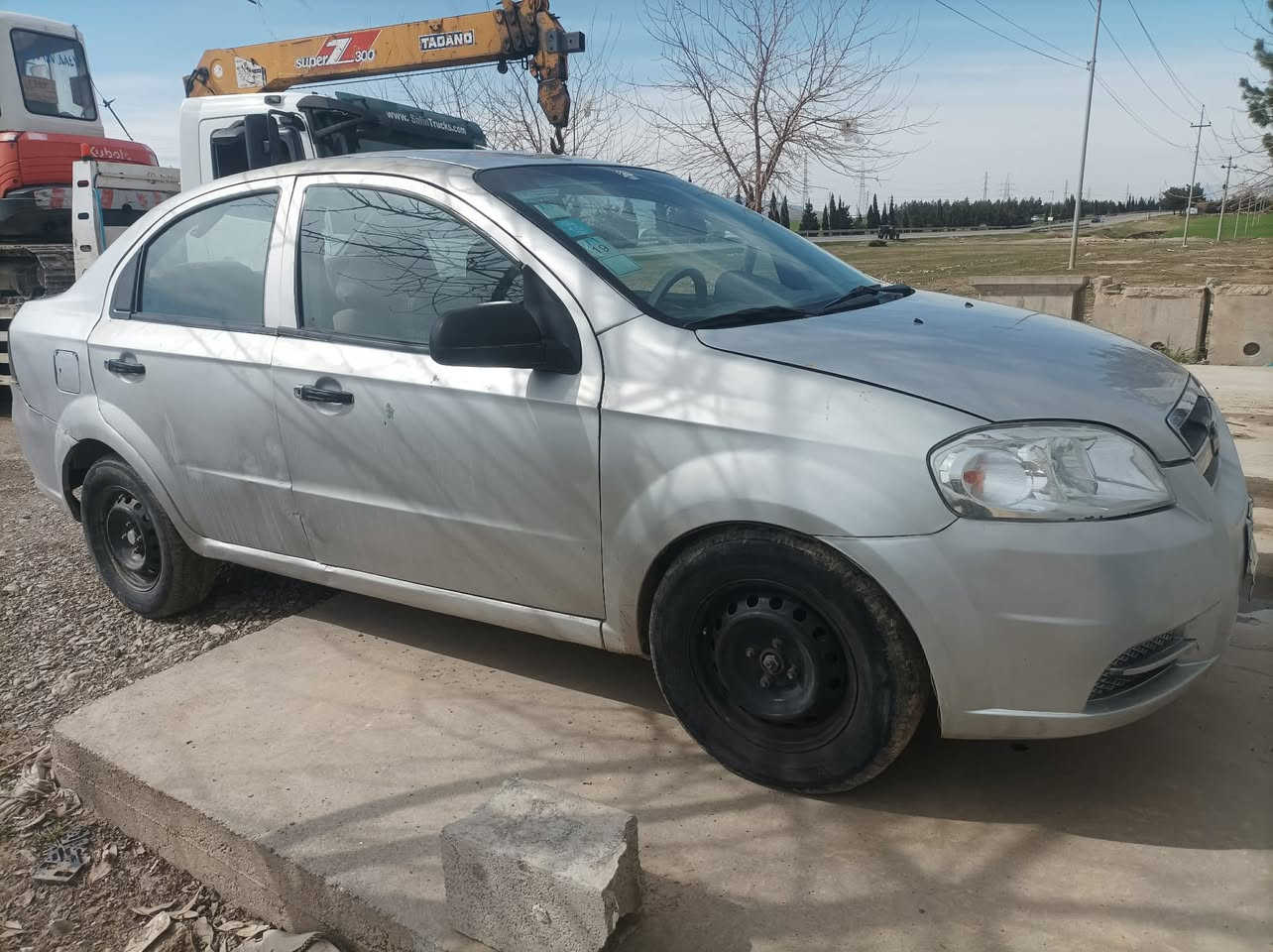 سلاو هاوریان ئەڤیو خوار هەمو بازار
2009
چوار پارچە بۆیاخ بە حیزام ئەیفرۆشین
رەقەم هەولیر
بی تەقە بی رەقە سەیارەی ماڵ
گیرو مەکینە بەشەرت
چوار تایەی تازەی بۆ بەسراوە
هەمو گیانی بەشەرت
خوار هەمو بازار بە پارەت بڕاوەیە
39$گەڵا
0775 538 69 68
