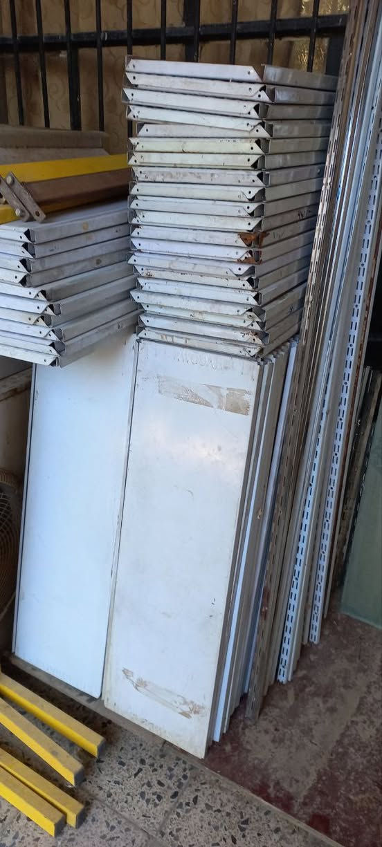 السلام عليكم 

مكلف بالنشر 

البيع كلهن سوية

فاترينة كرزات او بهارات او بقوليات او غيرها مستعملة نظيفة للبيع 

+ رفوف حديد عدد 175 رف سوري الصنع ثقيل مع الاذرع و الاعمدة 

رفوف زجاجية مع الاذرع والاعمدة 

سلة جبس بخمسة سلال عدد 1 

سلة ستيل  عدد 1

سرير طفل حديد وردي 1

شبكة اشياء شبكية عدد 1 مع الاعمدة 

عارضة سجق او حلويات عدد 1 نظيفة جدا 

عارضة اقلام مكتبية عدد 1

مراة 4 متر عدد 2  (تصلح لمحلات المخضر)

الاتصال ***********

واتس اب
