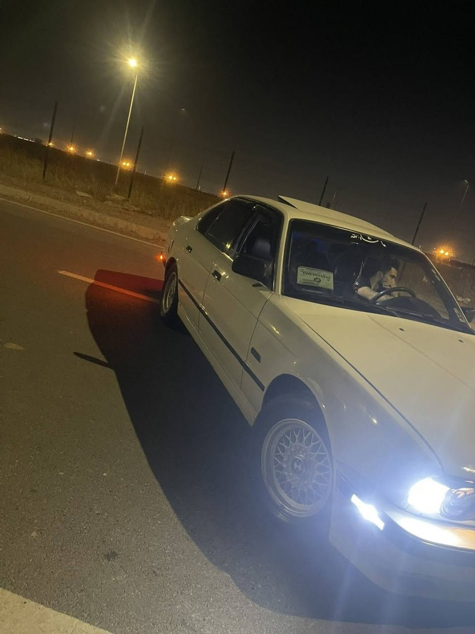 بيئيم موديل 89 كير عادي مكينه 20 سلايده جوار جام كاره با كوشين جلد شاشه ئايباده كيرو مكينه و كارباياتي به شه رت ته بريد ساردو كه رم تقه و رقه ي به شه رت ويلي تايه ي حه سيري سفره دعامي لو دعامي به شه رت بيشو پشتي كه پسه بي داخلي سي پارچه به خي هه يه بي داخلي سه نه وي نويه هه زه ي نويه تحويل وكاله به شه رت نرخي 52 ورقه يه تكايه موشته ري نيت بيزارم مه كه له هه وليرم 
*********** واتساب أربيل, العراق
