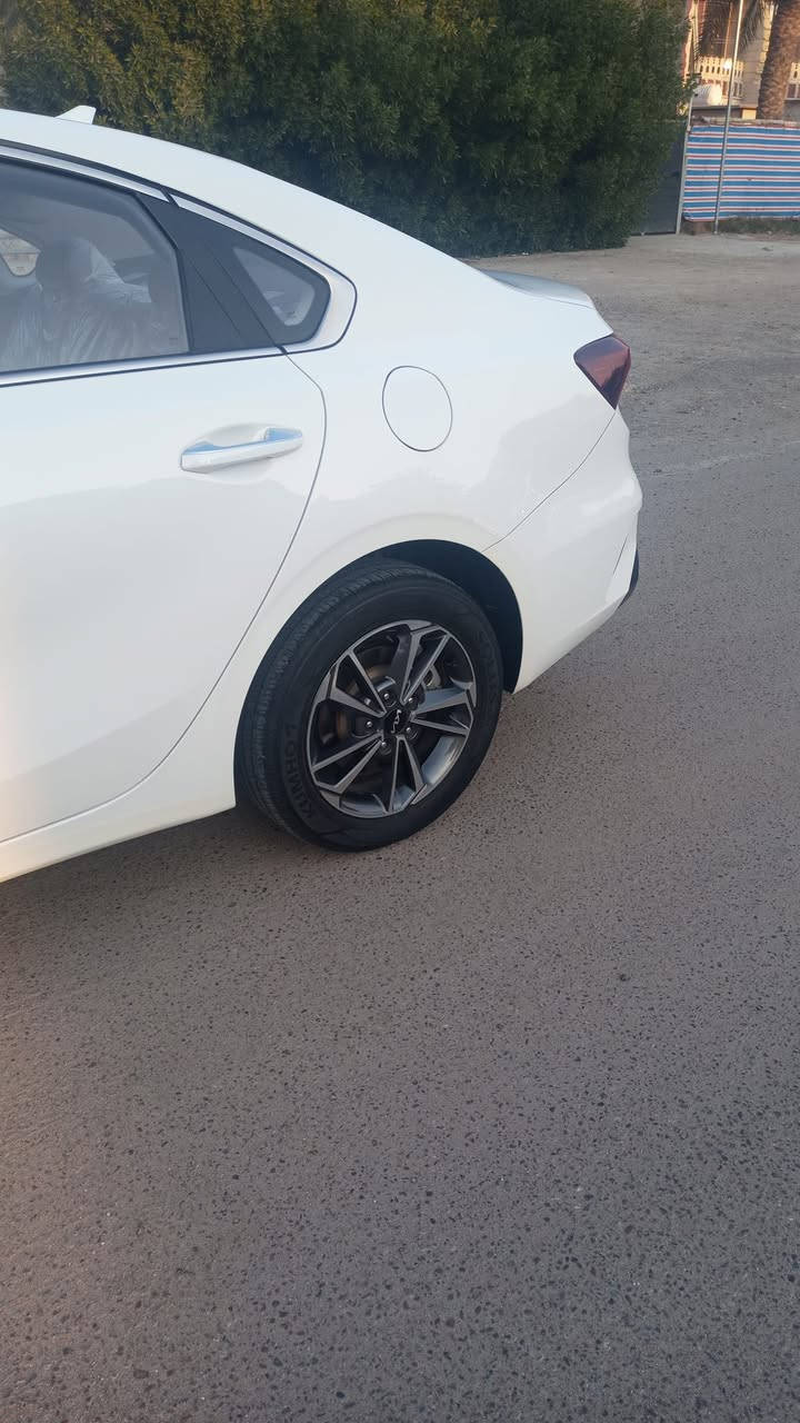 سلام عليكم كي ثري موديل ٢٠٢٢ فول موصفات رقم اربيل بأسم شركه تريد تحويل تريد وكاله تجي تبريد قطعتين واشارة لكزز ولد يدات نيكل كشن بيجي نظيفة جدا بيه رصعتين موضحات بصوره مسويهن ممبينات السيارة ماشيه ٨٣ الف مكاني البياع السعر ١٣٨ رقم ***********
