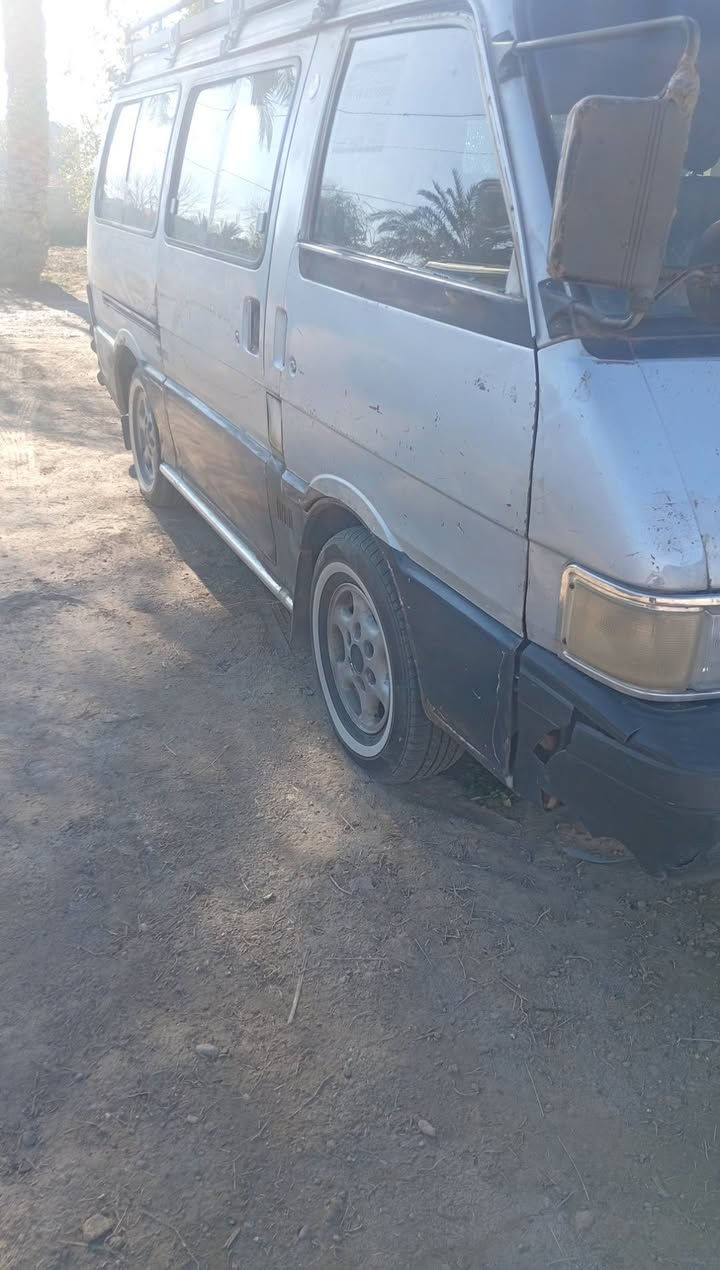 السلام عليكم ورحمه الله وبركاته كيا بستا للبيع موديل ١٩٩٤ سياره كير اكسن محرك خير من الله سياره بلاديه شوفت عينك شواصي اربعه نضاف غرفتها نضيفه سنويه نافذه بل ٢٥ مداور ثاني يوم وباقي التفاصيل خاص هذا رقم ***********
