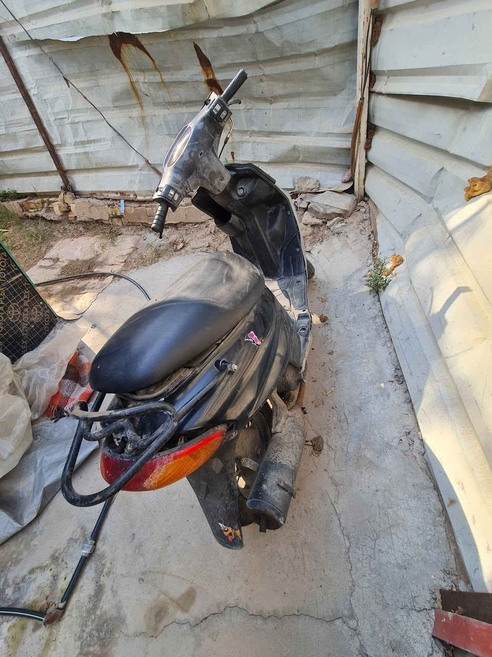 سلام عليكم دراجه ماكس 120 كلشي بلادي بيهه بس محرك كام للبيع 200وبيه مجال هنوان بياع تحب اتصل وتدلل ***********
