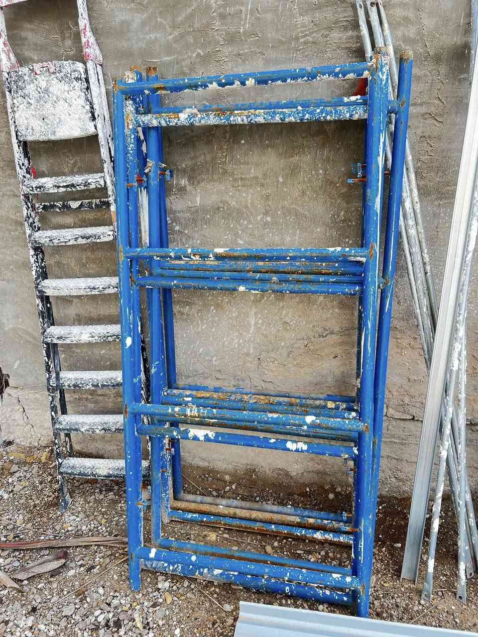 سكلة 3قفاص كاملة مع درج مستخدمة نضيف يي ضرر مابيهة العنوان بغداد الدورة للاستفسار خاص او***********
