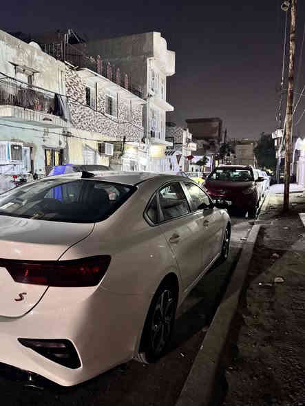 سلام عليكم للبيع فقط . مكاني كاظميه
كيا فورتي موديل 2020 
مواصفات سيارة 
‏تحكمات سترين
كير أي تي بلادي 
شاشة كبيرة 
رقم بغداد إنكليزي ￼￼
شرط تحويل ثاني يوم 
‏ حادث السيارة ￼￼￼جاملغ خلفي و صبغ جاملغ امامي بالعراق ￼
سعر السيارة: 136 ورقه وبيها مجال 
الاستفسار: ***********￼
