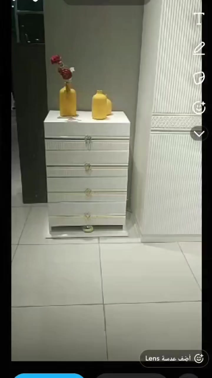 غرفة للبيع ضرر بسيط في احدى الجامات وصندوق الجرباية العنوان بغداد شارع حيفاء السعر مليون و750 وبي مجال للتواصل 

***********
