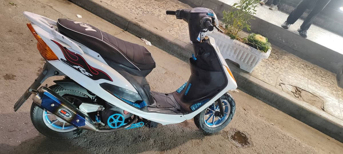 ماكس عدله للبيع
تفاصيله 
الدراجه مكينه 55 
دراجه بيه هواي تزويد 
1/صالنصه ستيل
2/ستان صفح
3/قبق عنبار 
4/ يدات 
5/دوسات ستيل 
6/ ويلكب مشيف 
7/ شيال 
8/اشاير وسطاب برتقالي 
9/لايت زنون
10/ صوندت عنبار 
11/تعلاكه 
12/ قطره
ودراجه شلعه ومعدل تخبل 
خفراته جديده ولا شخط 
نقصه ستان وسط + عنبار امامي 
مكاني البياع حي الإعلام 
سعر 900 الف وبيه مجال بسيط لشراي 
***********
 متواجد من 3 الضهر ل 3 بليل 
اسف عل اطاله
