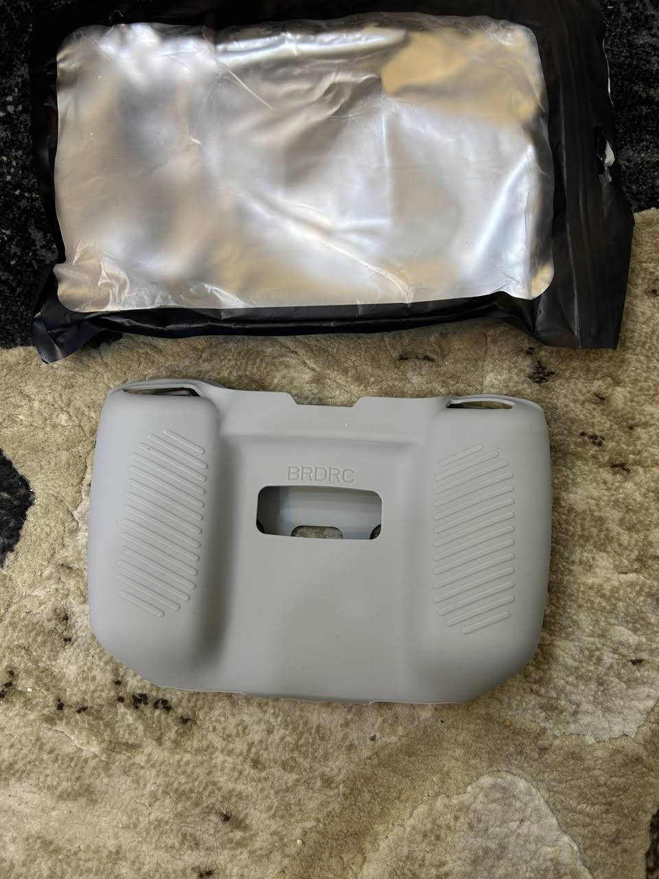 السلام عليكم متوفر جنطة درون  الاسم مكتوب سعرها ٢٠ الف
والكفر سليكوني مالجوستك  DJI  يرهم لهوايه إصدارات سعره ١٠ الاف


**إذا كنت صاحب هذا الإعلان وتريد حذفه لأي سبب، رجاءا أرسل رسالة إلى الدعم الفني**