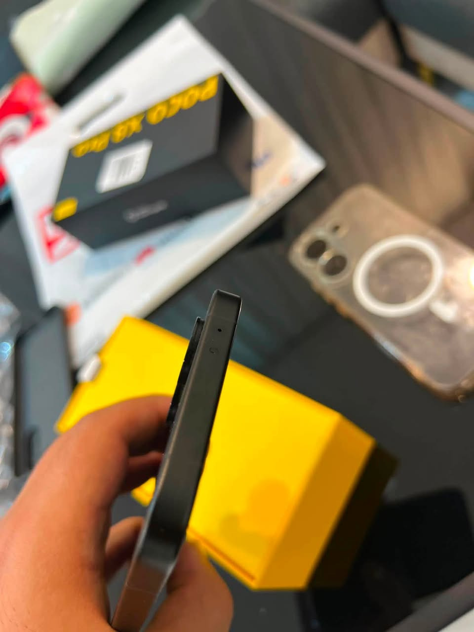 للبيع Poco X8 Pro – أسود – 8GB RAM / 256GB Storage
- اللون: أسود.
- الرام: 8 جيجابايت.
- الذاكرة الداخلية: 256 جيجابايت.
- مدة الاستخدام: 3 أشهر فقط.
- مع ضمان من الشركه صاله لمده 15 شهر
- البطارية: 100%.
- حالة الجهاز: ممتازة جدًا، نظيف ولا توجد أي مشاكل أو أعطال فقط خدش بسيط صفح بلفريم قرب زر الصوت.
- الشاشة: AMOLED CrystalRes مقاس 6.67 بوصة، دقة 1.5K، معدل تحديث 120Hz.
- المعالج: MediaTek Dimensity 8400-Ultra.
- الكاميرا الخلفية: 50 ميجابكسل مع مثبت بصري OIS + 8 ميجابكسل واسعة.
- الكاميرا الأمامية: 20 ميجابكسل.
- البطارية: 6500mAh.
- الشحن السريع: 100 واط.
- يدعم: 5G، NFC، بصمة داخل الشاشة، سماعات ستيريو، مقاومة الماء والغبار IP68.
- نظام التشغيل: HyperOS.

السعر: 440,000 دينار عراقي قابل للتفاوض بالمعقول.

سبب البيع: ظرف صحي.

للتواصل، مراسلتي على الخاص. او على الواتس اب ***********
