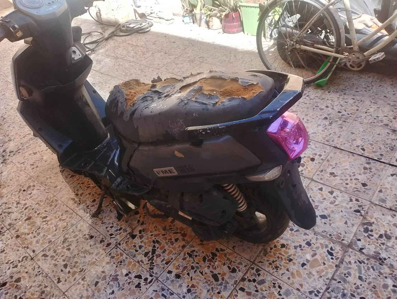 سلام عليكم دراجه بيجو بوليس البيع او مراوس دراجه نقصهه بس عقل سعر 300 بيه مجال ماخذها مليون وتلثميه
 الرقم ***********
