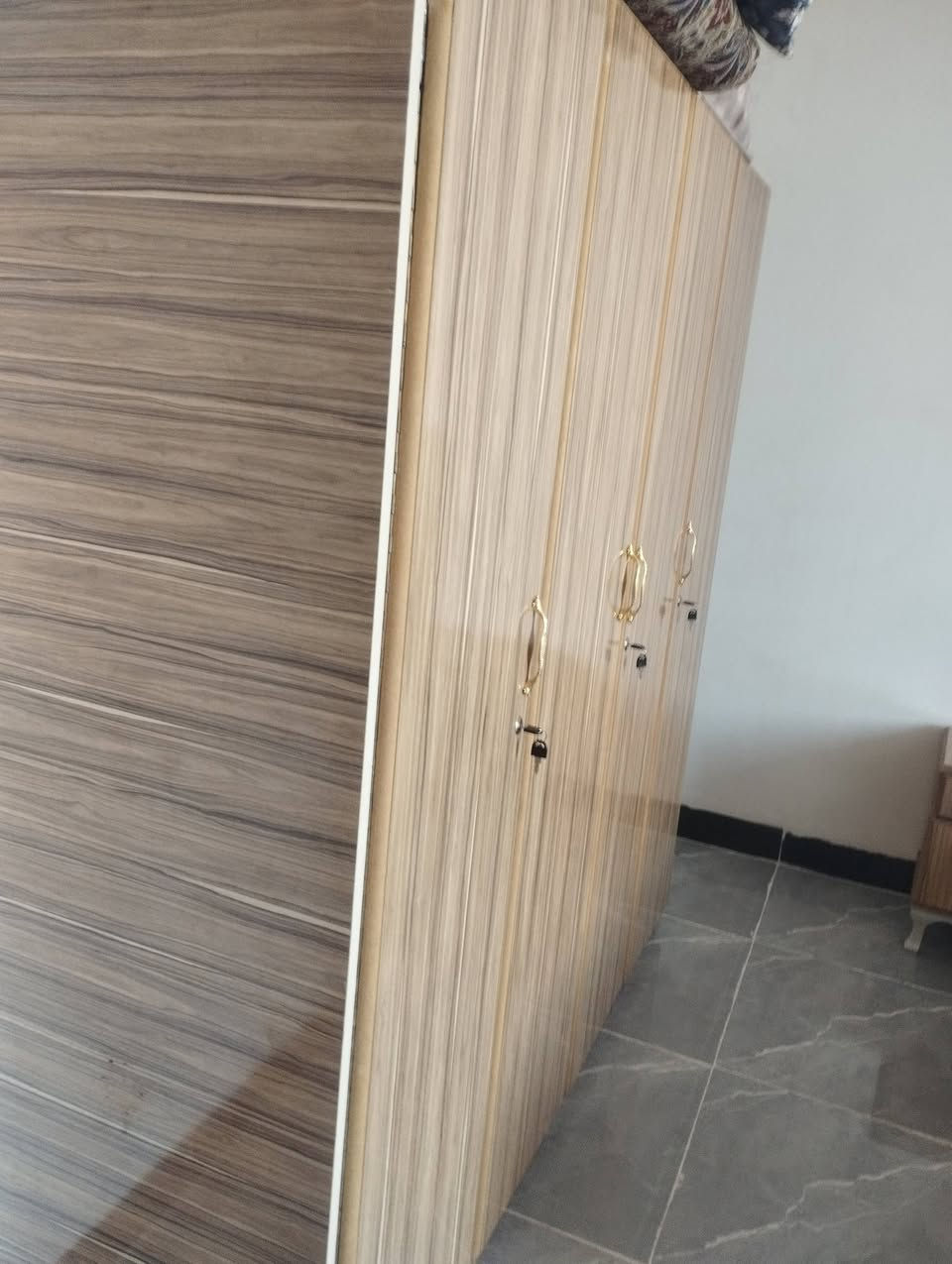 سلام عليكم غرفة تفرين للبيع نضيفه نضافته 80 بل 100 الميز بي تقص مرايه سعره 260 بي مجال للشراي


**إذا كنت صاحب هذا الإعلان وتريد حذفه لأي سبب، رجاءا أرسل رسالة إلى الدعم الفني**