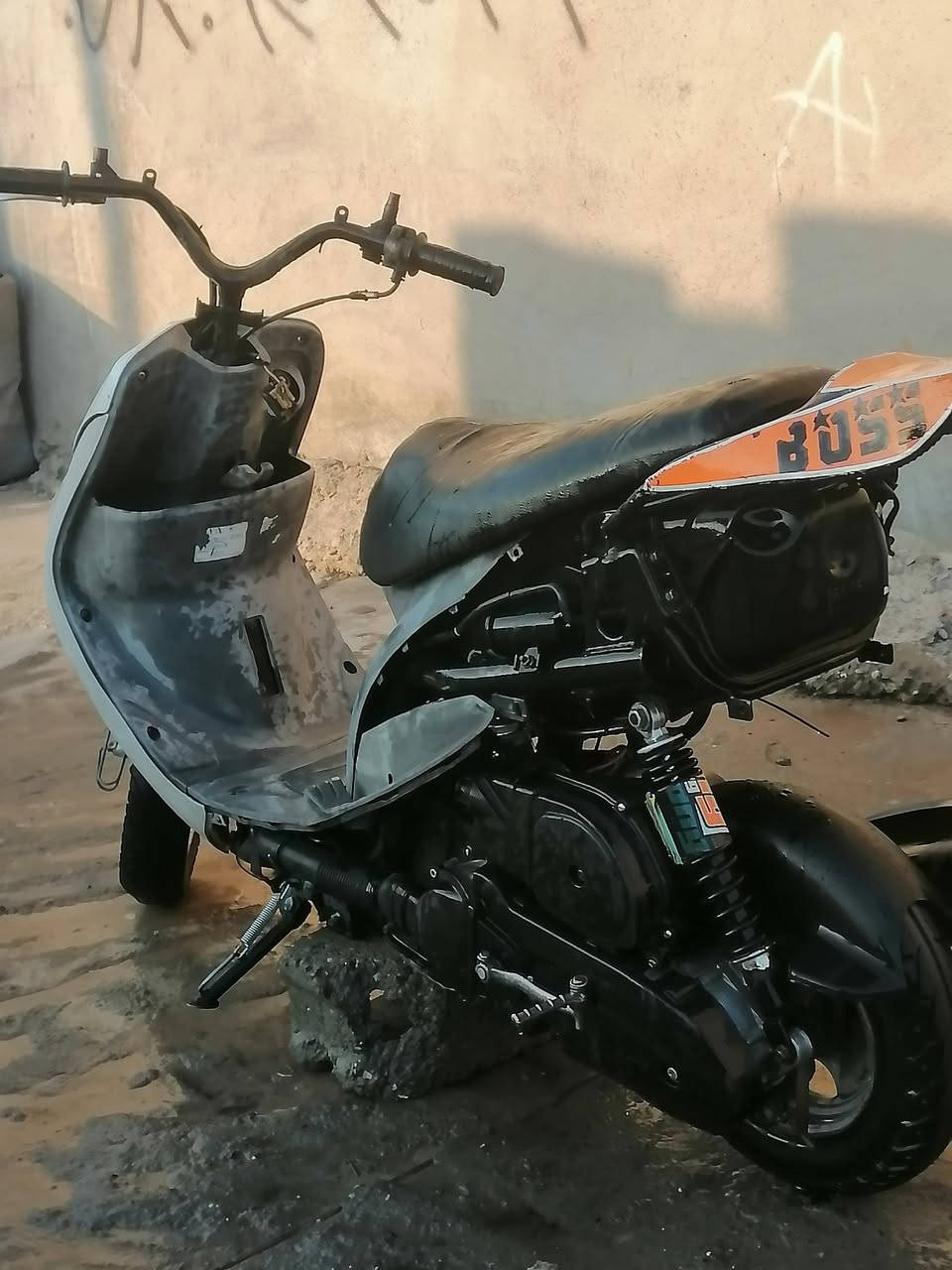 السلام عليكم دراجه ماكس منغولي للبيع   بوشه 55نضيف محرك شرط اخرس مابيه لاصرف ولابخار دراجه نضافه فول كفرات كامله كله موجود ختم واحد اي عيب مابيه  سلف هندر سعره 450بيه مجال خاص موجود او اتصل ***********
