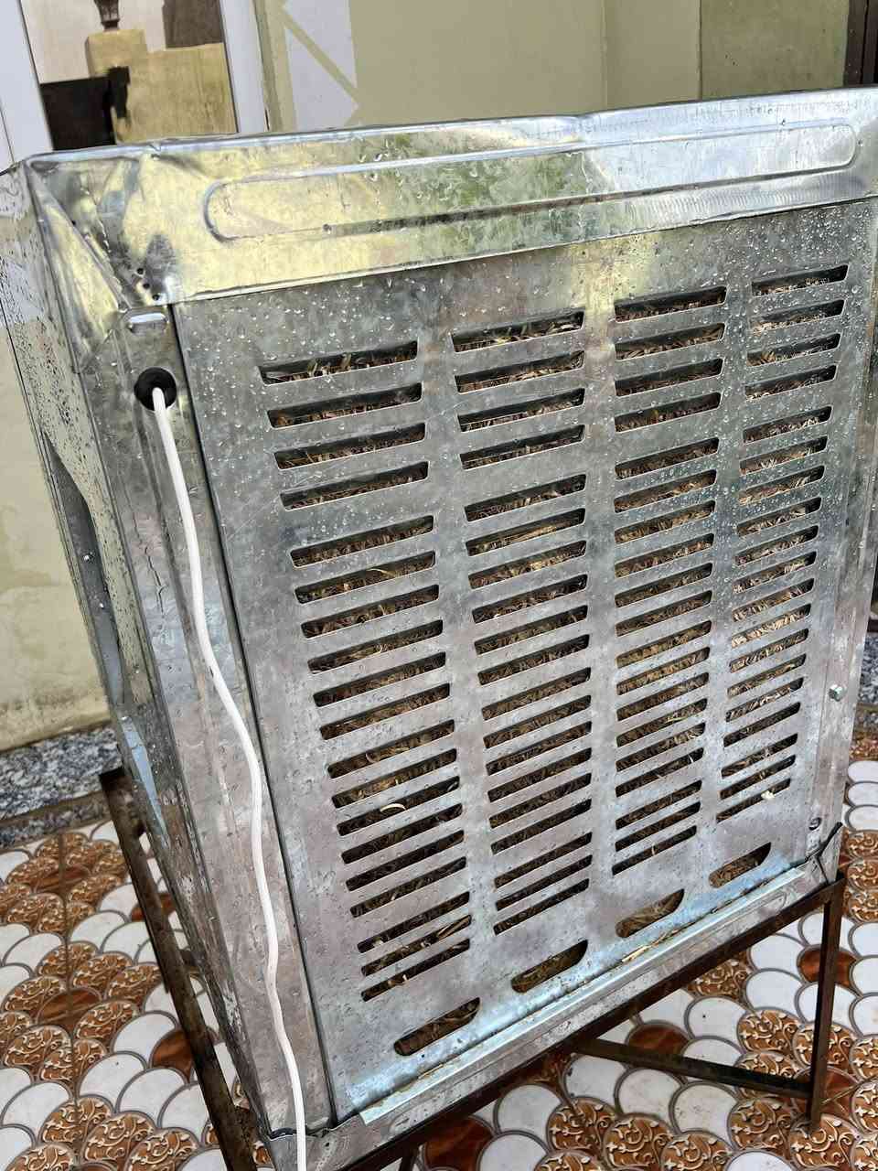 مبرده الشماليه هوه ثلج جديده بعده ستعمال يومين بس سعر 115 الف بلاش جديده حيل 
مكان تكريت التوحيد  ***********
