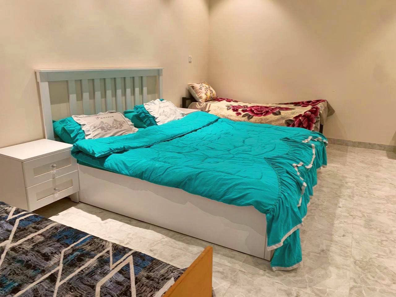 السلام عليكم متوفرة حجوزات طيلة ايام العيد بأسعار تنافسية (مزرعة زهرة الشمس)
يتوفر داخل المزرعة 
1- انترنيت 
2- كراج كبير للسيارات 
3- مسبح كبير 
4- مسبح صغير 
5- جلسة داخل المسبح 
6- ساحة كرة قدم ⚽️ 
7- بلياردو 🎱 
8- فيشة 
9- منضده 
10- بلي ستيشن 
11- ساحة طائرة 
12-جلسة عربية خاصة 
13- باربكيو متكامل + تنور طين 
14- كهرباء على مدار 24 ساعة 
الاتصال ع الرقم *********** او مراسلتنا على الواتساب
