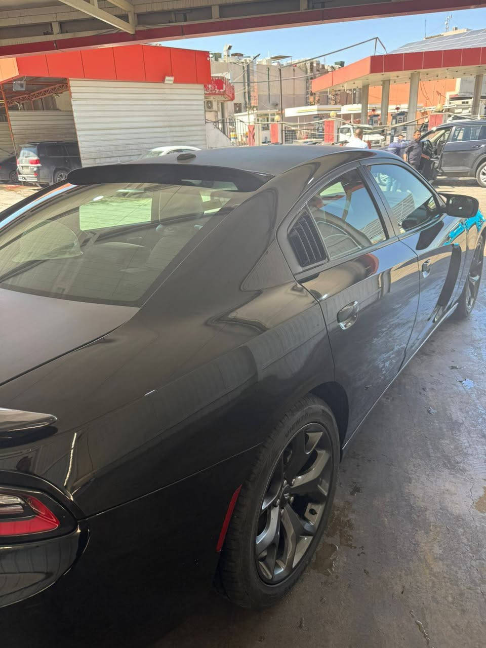 جارجر 21 sxt فول للاخير عده الفتحه ماشية 82 الف كيلو متر رقم شمالي موجودة بغداد باسمي السعر ٢١ وبيهه مجال بسيط 
*********** 
***********
