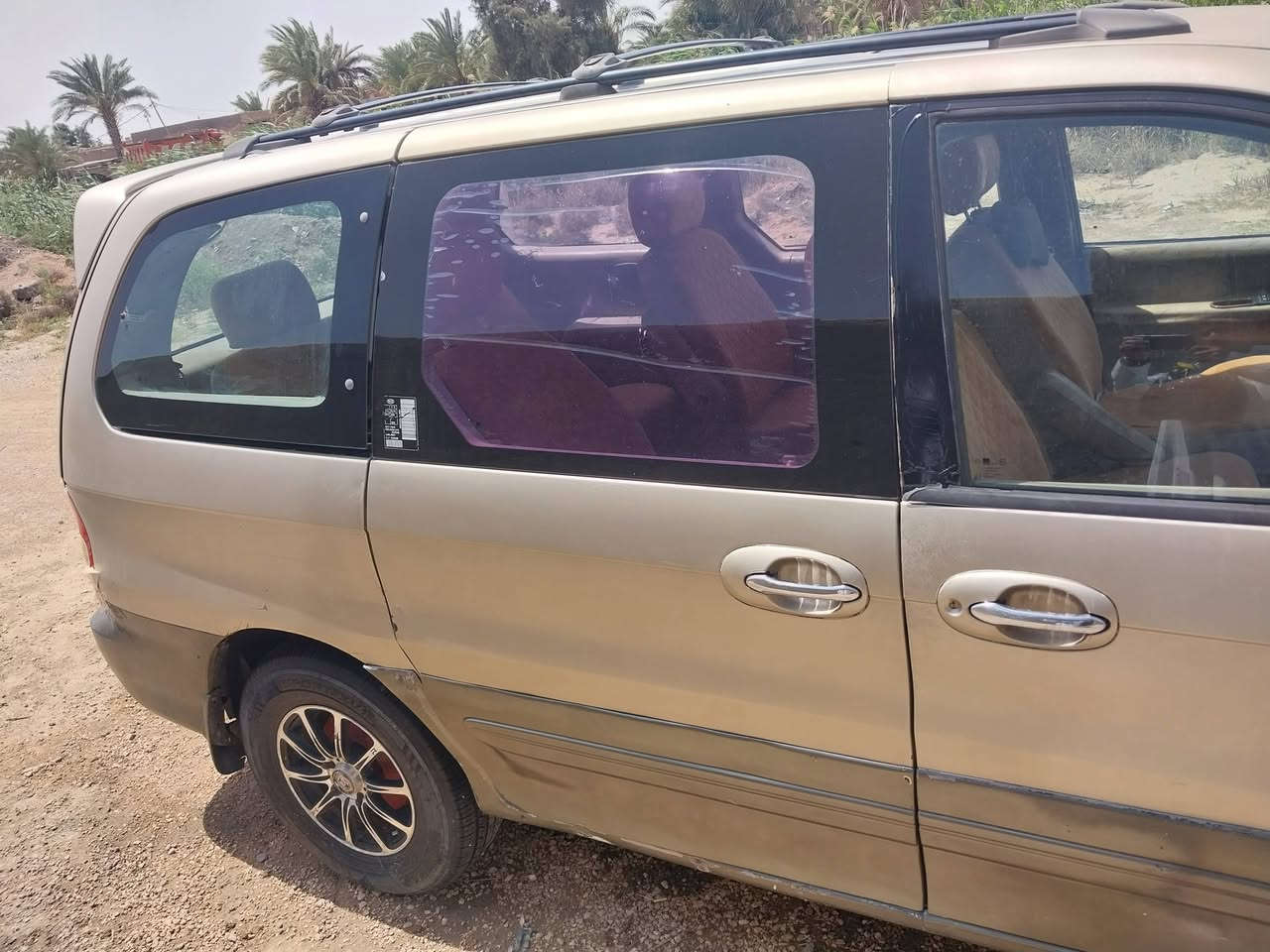 السلام عليكم  كرنفال كاز 2000مكينه كير  شرط حداديه وسط باتري جديد تايرات نظيفه سياره حلوه مكانه السماوه الرميثه ***********2
