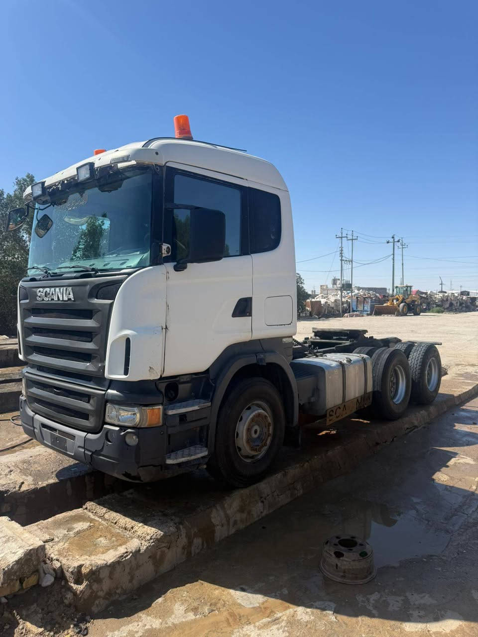 سكانيا للبيع 2008 بدون رقم الشاصي بي تأشيره مواصفات مكينه 8 سلندر حجم 580 مكينه جديده وكير جديد مجموعه ورده جديده تبريد كهربائيات كله شغال سياره جاهزه للشغل السعر 160 وبيهه مجال ***********
