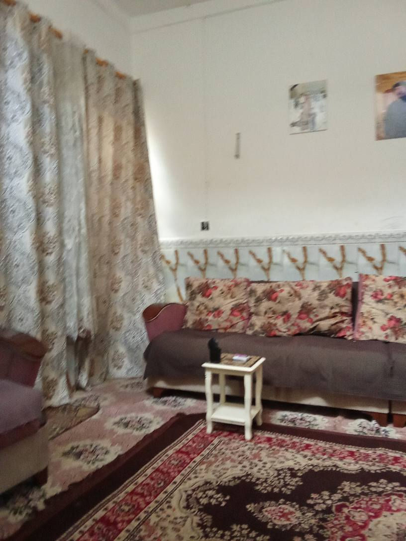 للبيع 100 متر  اساس صب سقف صب كونكريت 45 ملم يحتوي على غرفه وصاله ومطبخ استقبال طارمه سطحين حمامات عدد2 بيت بناء جديد بلوك طفيلي ارتفاع 70 عن الشارع *********** قرب عيادة البراكه فرع حسينيه يعسوب الدين النجف, العراق
