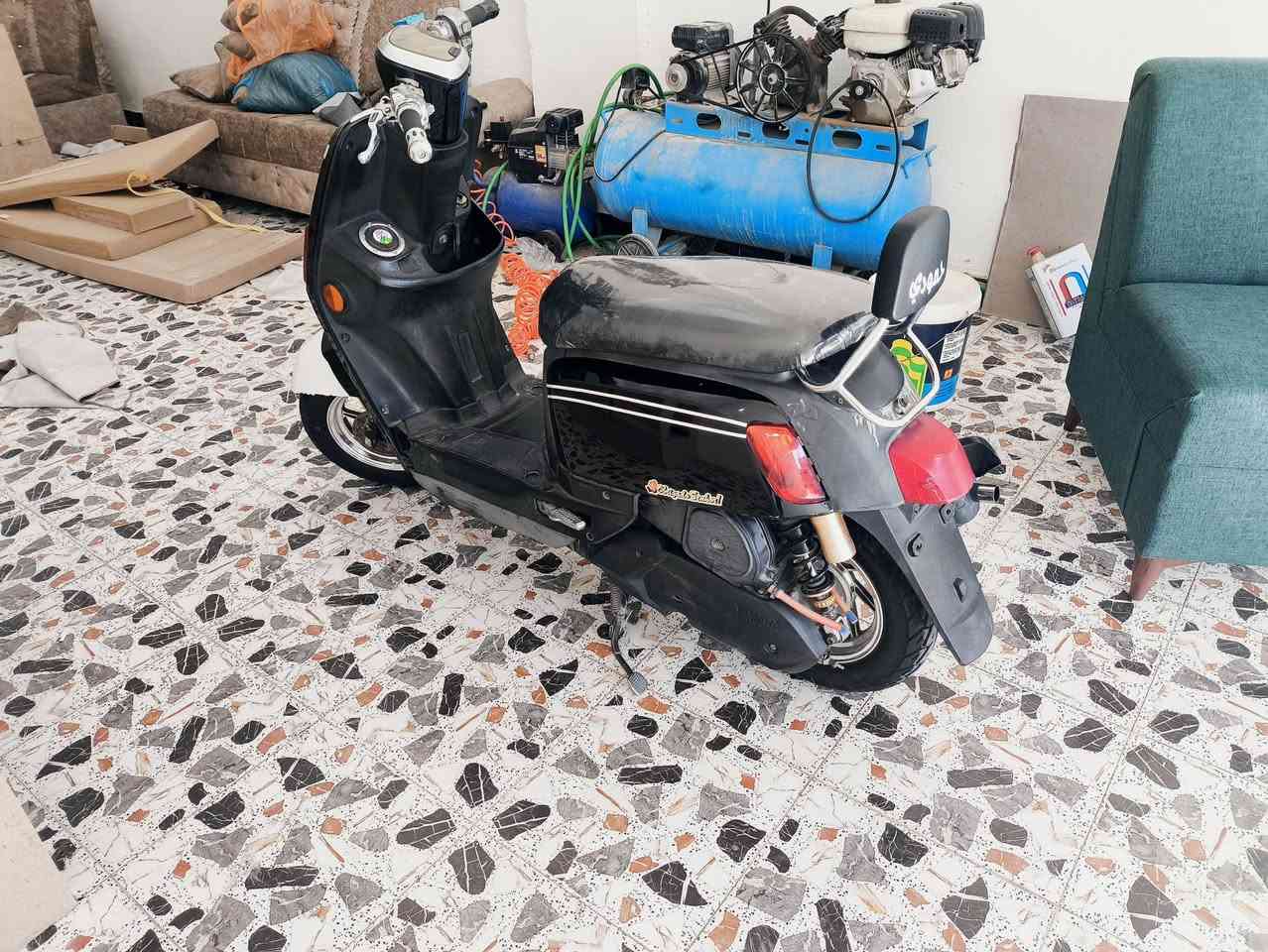 سلام عليكم من رخصت مدير الكروب
دراجه بوليس مسطره2010
دراجه كلهه بلاديه مفتوحه مفيلسه فقط +بيهه شلعه ومعدل فول
كفرات لون ابيض بلادي مختمه مضمومات +كفرات اسود المشدودات 
ويل رياضي +ويل بلادي 
قبق هندر مال نوزل+قبق هندر كابريتر 
اشاير
سلف
هندر 
كلوبات عالي وناصي 
دراجه كلهه جاهزه ماناقصهه كلشي 
ب550 وبيهه مجال متوازي عله بيعتهه 
كربلاء حي الغدير *********** بي واتساب +متواجد عله المازنجر وتحياتي 

ا
