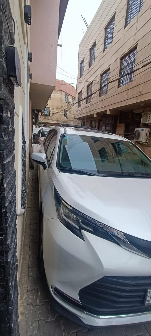 تويوتا سينا موديل  2022XLE
للبيع

رقم بغداد 
السيارة ٧ راكب يعني عائلية و كشخة
بيهه جاملغ خلفي معدل ومصبوغ وجنطه مبدله نفس الون بدون ايرباك 
ورقم الشاصي موجود بالصور الي يحب يتأكد 

1-السيارة بصمه تشغيل او وياها بصمات عدد 2 اصليات
2-حساسات أمامي و خلفي 
3-رادارات امامي خلفي 
4-شحن وايرليس
5-دخول ذكي 5 بصمات 
6-أبواب سلايت كهرباء جنطه كهرباء  
7-فتحه
8- شاشه كبيره  
9-ويل كب 
10-كشنات جلد
11- شاشة عرض كبيرة لعرض الاعطال بالدشبول
12-اشاير بالمري 
13-البيبان تفتح وتغلق بالرجل حساسات بالدوسه
 14-اضائه LED
15-كشنات كهرباء
16-داخل رصاصي
17-محرك ،2500 هايبرد
18-لايت و بك لايت لد 
19-سايد بريك بصمة
20-سسستم صوت 
21- وبعد بيهة هواي مواصفات بس اهـم شي السيارة جديده وبجم بلادي وبدون ايرباك

الاتصال او المراسله 
***********
مكاني بغداد ساحة عدن
