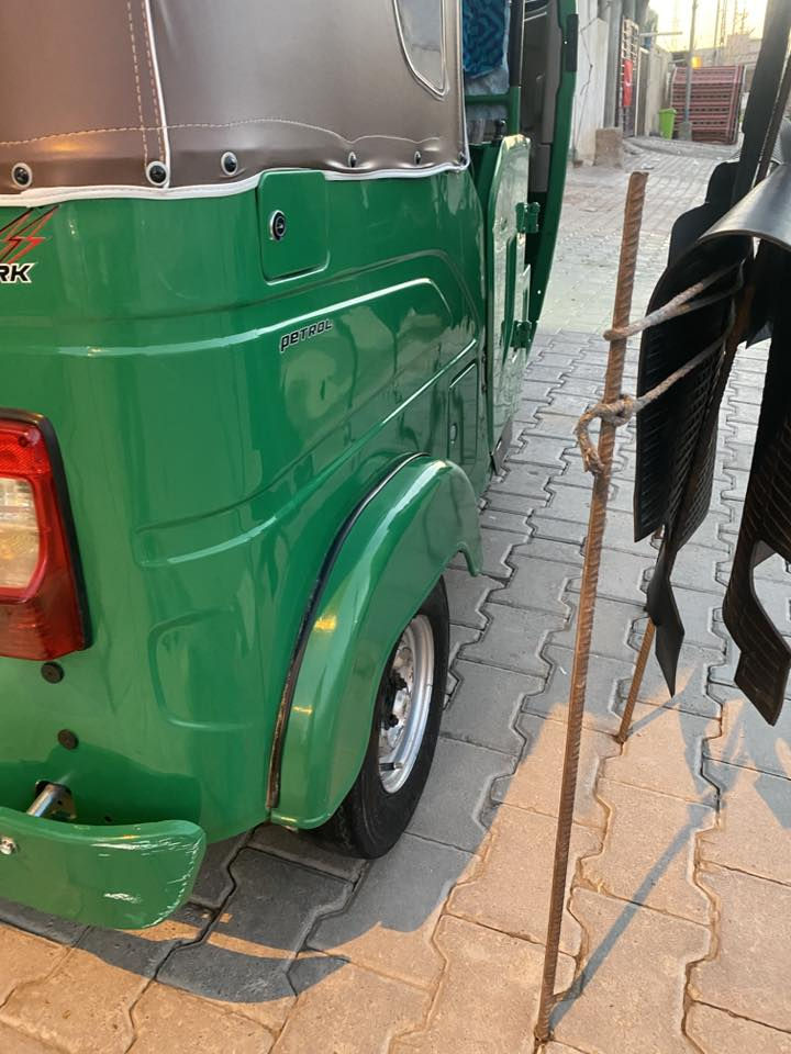 السلام وعليكم تكتك البيع موديل 2022 مضلع بدي كفاله  بيه صوت اكسن ومكينه  مبدل بيه ولفات فقط رقم نجف عندي وكاله بيه يعني وين ماجان احول بسم مشتري العنوان بصره قضاء القرنه رقم *********** فقط اتصال
