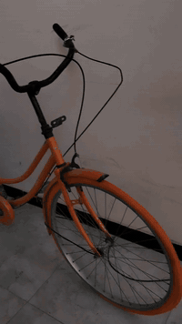 سلام عليكم شباب بايسكل بناتي 
كامل مكمل 
يحتاج له بس تعديل ويل خلفي 
وياله مختمه تايرات جوابه 
بايسكل نضيف مثل ما موضح 
لون 🧡 
مكان بغداد بياع 
سعر بايسكل.             60وبي مجال.       رقمي. ***********
