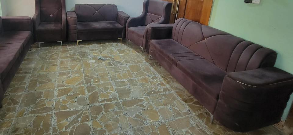 السلام عليكم اخوان الله خلقني لتحدي كافه الغراض المنزليه للبيع والشراء والمراوس جاهزين لتواصل عالمسنجر والواتساب (قادمون بقوه الله) هذا رقمي ***********
