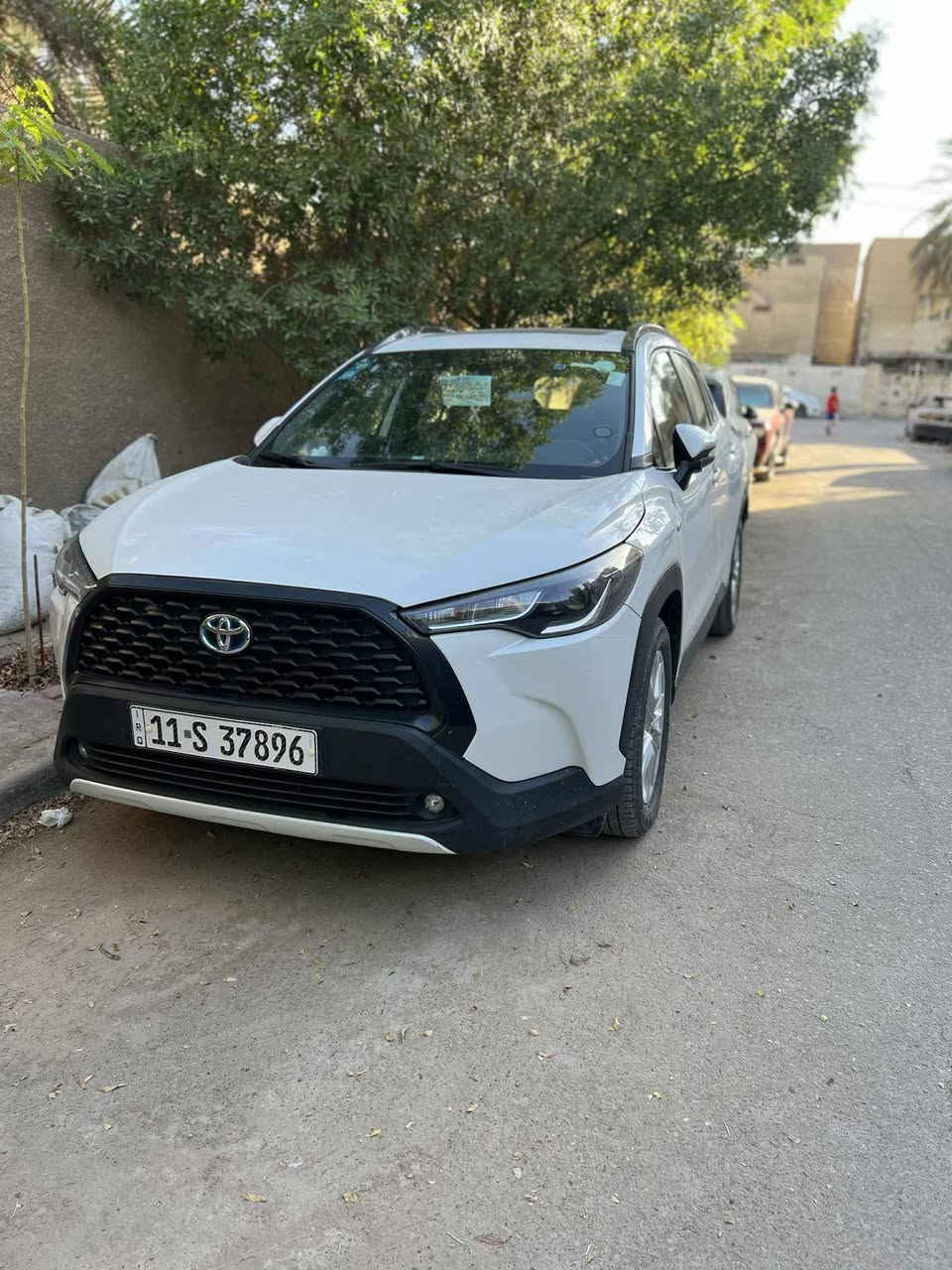 السلام عليكم للبيع كورلا كروس ياباني خليجي موديل 23 لون ابيض صدفي والداخل لونين اسود وماروني بلادي محرك 1800 مواصفات بصمة وفتحة وكامرة وشاشة  وحساسات خلفية وكشافات ضباب بلادية وشاشة اعطال وتحكمات ستيرن ومثبت سرعة واشاير مري ومري شفط وسبير ويل كب بلادي وتبريد قطعتين ثلج بيها صبغ كما موضح بالسونار بدون دواخل وبدون ايرباك طخة خفيفة ونصبغن بلاديات السعر 173$ للاستفسار الاتصال واتساب *********** مكاني بغداد الطوبجي
