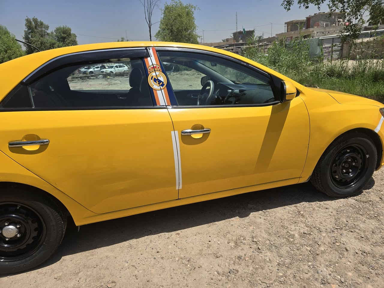 السلام عليكم للبيع فورتي 13بغداد بأسمي مصفر هيئة وغرامة سنوية جديدة گير مكينة تخم تاير جديد تبريد ثلج 🥶حدادية خير من الله بيهة 3قطع صبغ ،،،وحدة تبديل وثنين تصليح مكان سيارة بابل جبلة معروضة 88وبيهة مجال ملاحضة سيارة فول مواصفات 1/1 ،،،استفسار اكثر ***********
