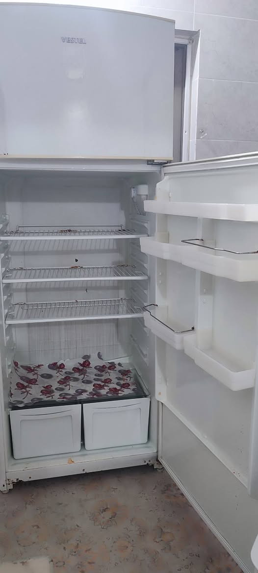 سەلام علیکوم
ئەم سەلاجەیە بۆ فرۆشتن مارکەی ڤستڵی تورکیە ١٨ قەدەمە 
بەرزی ١٧٣ سم
پانی ٧٠ سم
قووڵی ٦٠ سم
نرخی ١٠٠ هەزارە 
ژمارەی تەلەفوون ٠٧٧٠ ٥٠٥ ٩٥ ٩٩.
